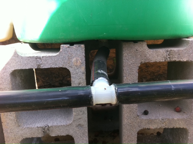 bottom-connector-on-rain-barrel rain barrels connected in series via bottom pipe
