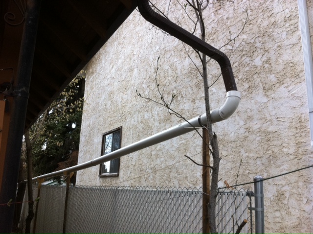 eaves-trough-empties-into-pvc-pipe
